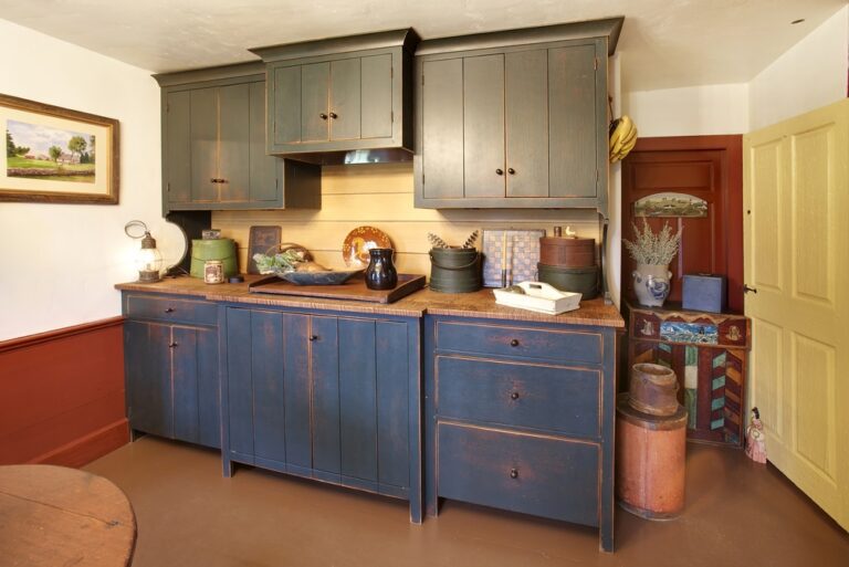 Kitchen Cabinets: door vs. drawers: