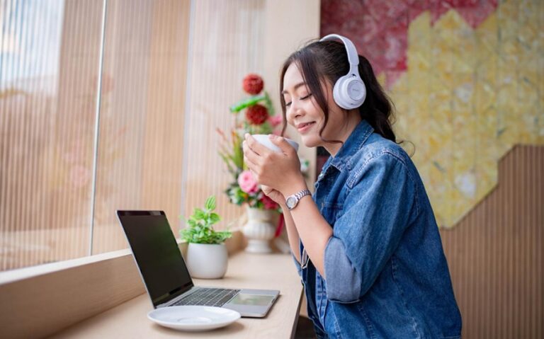 How to Obtain Peace in Busy Cities with ANC Headphones